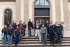 Zjecie-grupowe_Cmentarz-Rakowicki_przed-kaplica
