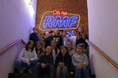 Zdjecie-z-logiem-radia-musi-byc