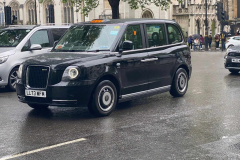 9.-Black-cab-w-takiej-taksowce-cylinder-sie-nie-pogniotl
