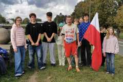 Wolontariusze-SKW-w-SP4-z-Palem-Mej-Bosym-BIegaczem