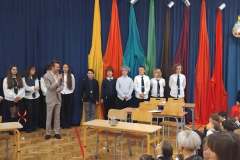 Pan-Wicedyrektor-przemawia-do-Uczniow