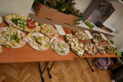 Stol-pelen-obfitosci