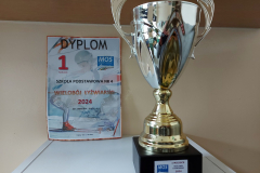 Nasz-dyplom-i-puchar-za-zdobycie-I-miejsca.-1