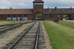Brama-glowna-bylego-obozu-zaglady-Birkenau